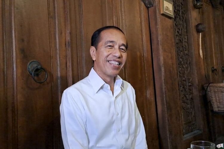 Jokowi minta semua pihak tunggu soal reshuffle