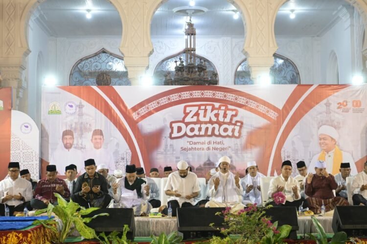 Gubernur dan Wagub Ikuti Zikir Peringatan 20 Tahun Damai Aceh di Masjid Raya Baiturrahman