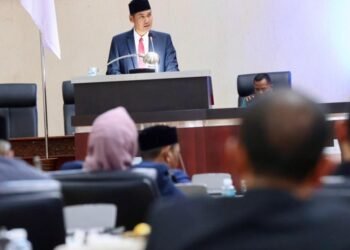 Plt Sekda Sampaikan Raqan RPJMA 2025-2029 di Rapat Paripurna DPRA