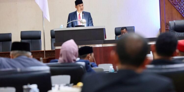 Plt Sekda Sampaikan Raqan RPJMA 2025-2029 di Rapat Paripurna DPRA