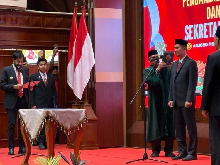 Gubernur Lantik M. Nasir Sebagai Sekda Aceh, Minta Sekda Selesaikan Persoalan Strategis