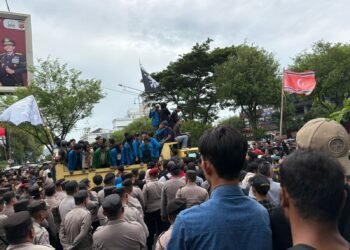 Ribuan Massa Aliansi Rakyat Aceh Gelar Aksi di Depan Gedung DPRA
