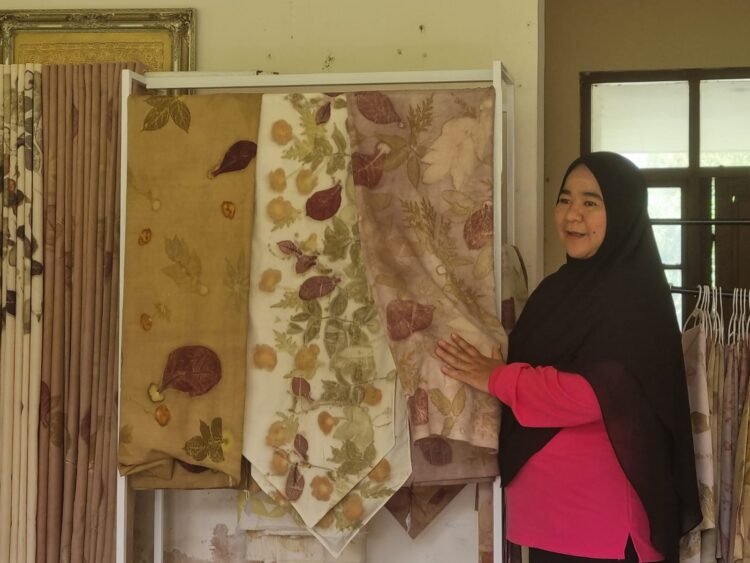 Warna Alam dari Pulau Weh, Ecoprint Sabang Jadi Daya Tarik Baru Wisatawan