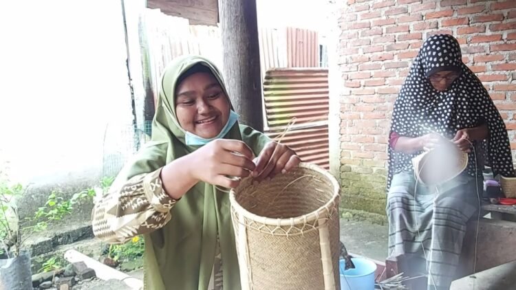 Bili Droe, Warisan Indatu yang Menjadi Sumber Ekonomi Kreatif Perempuan Lampanah
