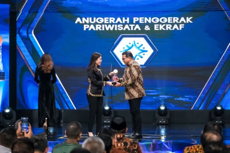 Ekonomi Kreatif Melesat, Kementerian Ekraf Raih Anugerah Penggerak Nusantara 2025