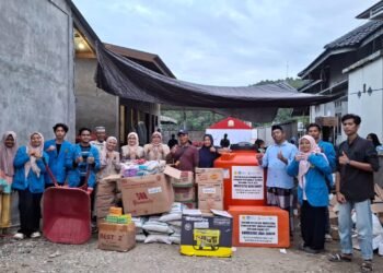 Tim PKM Unigha Salurkan Bantuan untuk Korban Banjir di Pidie dan Pidie Jaya