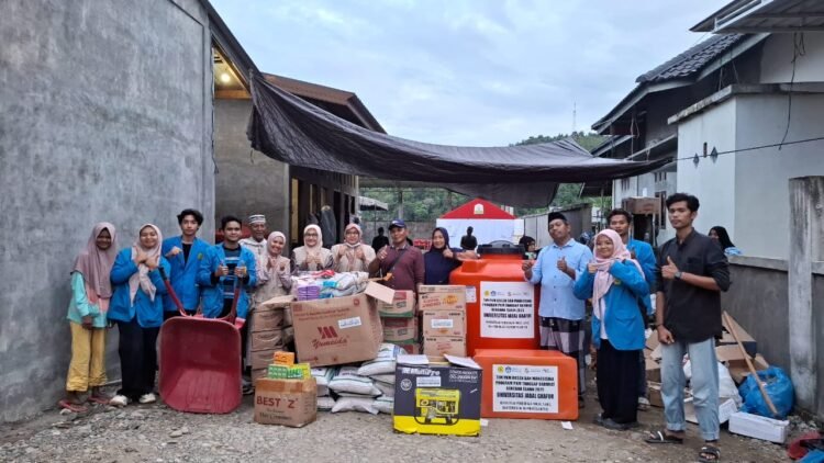Tim PKM Unigha Salurkan Bantuan untuk Korban Banjir di Pidie dan Pidie Jaya