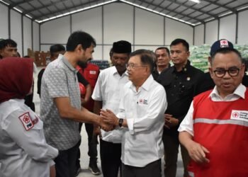 Gubernur Aceh Terima Bantuan Kemanusiaan PMI Nasional, Diserahkan Langsung oleh Jusuf Kalla