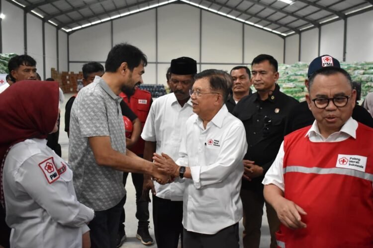 Gubernur Aceh Terima Bantuan Kemanusiaan PMI Nasional, Diserahkan Langsung oleh Jusuf Kalla