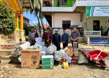 Pemerintah Aceh Serahkan Bantuan Untuk Sejumlah Dayah Terdampak Bencana