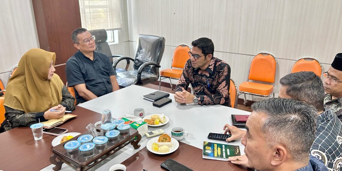 Plh. Kadis Pendidikan Dayah Aceh Terima Audiensi Yayasan Aceh Hijau dan YDSF Surabaya, Bahas Program Pemberdayaan Dayah Pascabencana