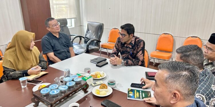 Plh. Kadis Pendidikan Dayah Aceh Terima Audiensi Yayasan Aceh Hijau dan YDSF Surabaya, Bahas Program Pemberdayaan Dayah Pascabencana