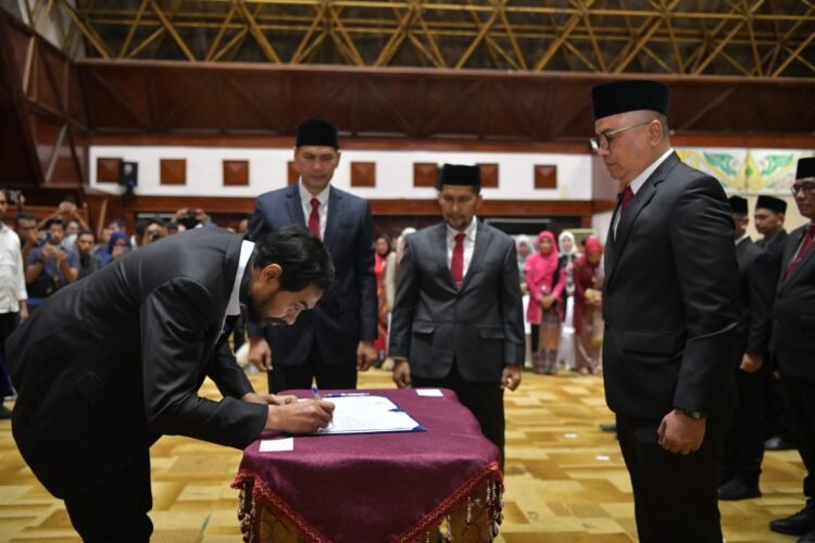 Gubernur Mualem Lantik Sejumlah Pejabat Eselon II, Berikut Namanya