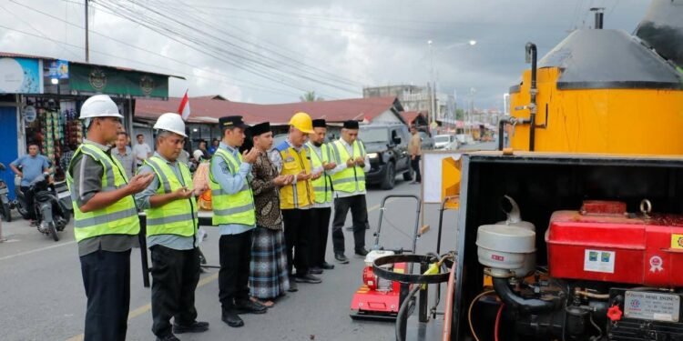Bupati Aceh Barat Luncurkan AMP Mini untuk Atasi Jalan Berlubang