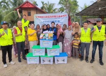 Dari Hong Kong untuk Sawang: Candy Zhou, Director Social Workers Across Borders, Salurkan Bantuan