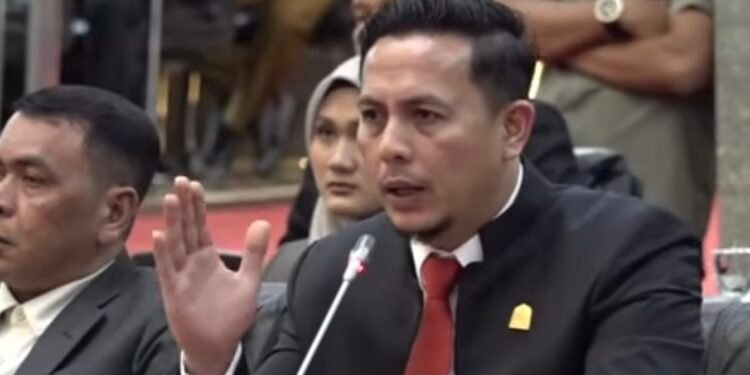 Rapat Paripurna DPRA Memanas, Anggota Soroti Transparansi Pokir dan Minta Bertemu Gubernur Tanpa Pimpinan