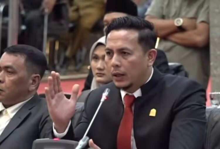 Rapat Paripurna DPRA Memanas, Anggota Soroti Transparansi Pokir dan Minta Bertemu Gubernur Tanpa Pimpinan