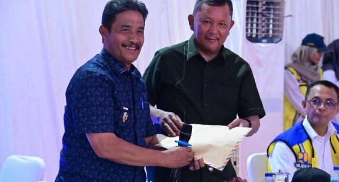 Bupati Aceh Besar Ajak Tenaga Kesehatan Layani Masyarakat Dengan Keikhlasan Hati