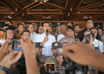 Sekda Aceh Temui Massa Aksi, Tegaskan Pergub JKA Tidak Mengurangi Hak Berobat Warga Kurang Mampu