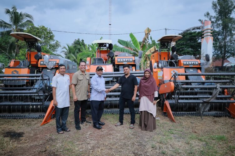 Perkuat Ketahanan Pangan, Pemkab Aceh Besar Salurkan Puluhan Alat dan Mesin Pertanian untuk Petani