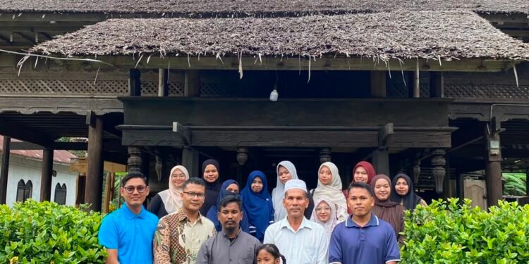 Komunitas Baca Bireuen Telusuri Warisan Intelektual Tengku Chiek Awe Geutah, Kaji Manuskrip Berusia Lebih dari Tiga Abad