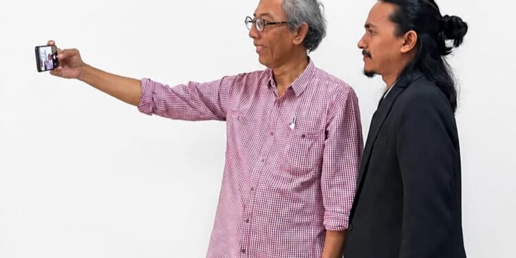 Jadi Doktor Desain Komunikasi Visual Pertama di Aceh, Iskandar Perluas Paradigma DKV Menuju Desain Kebudayaan