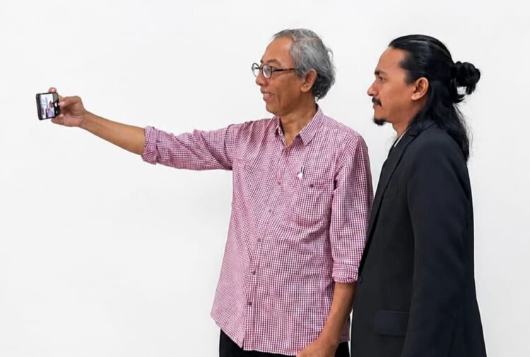 Jadi Doktor Desain Komunikasi Visual Pertama di Aceh, Iskandar Perluas Paradigma DKV Menuju Desain Kebudayaan