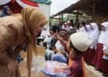 Kak Na Sapa Warga Uning Mas di Huntara Blang Rakal