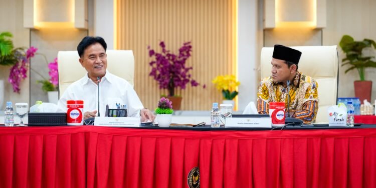 Menko Yusril Dorong Penyelesaian Tanah Wakaf Blang Padang melalui Jalur Hukum yang Berkeadilan