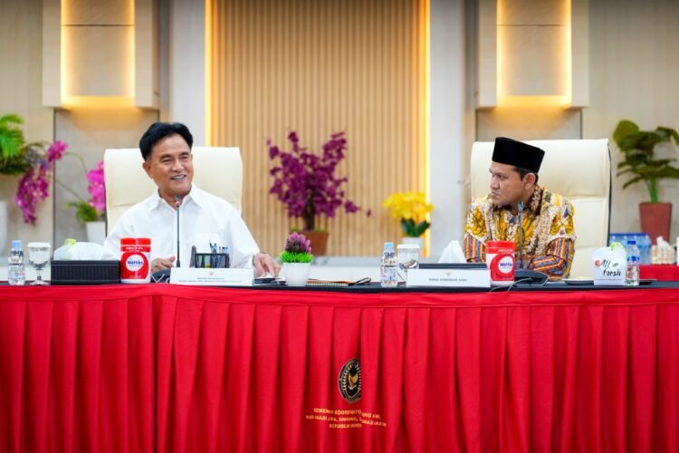 Menko Yusril Dorong Penyelesaian Tanah Wakaf Blang Padang melalui Jalur Hukum yang Berkeadilan