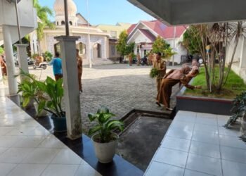 Tindak Lanjuti Gerakan Indonesia ASRI, ASN ESDM Aceh Bersihkan Lingkungan Kantor