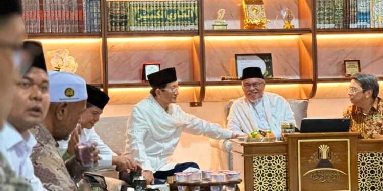 Menteri Agama Silaturahmi ke Abu Mudi, Mohon Doa dan Sampaikan Dukungan untuk Wisuda UNISAI ke-13