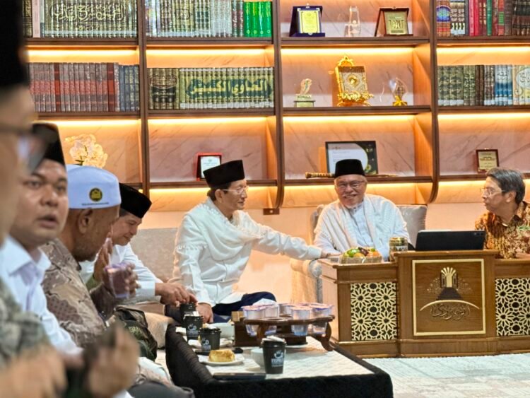 Menteri Agama Silaturahmi ke Abu Mudi, Mohon Doa dan Sampaikan Dukungan untuk Wisuda UNISAI ke-13