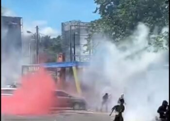 Peringatan 21 Tahun Damai Aceh di Masjid Raya Baiturrahman Ricuh, Polisi Tembakkan Gas Air Mata