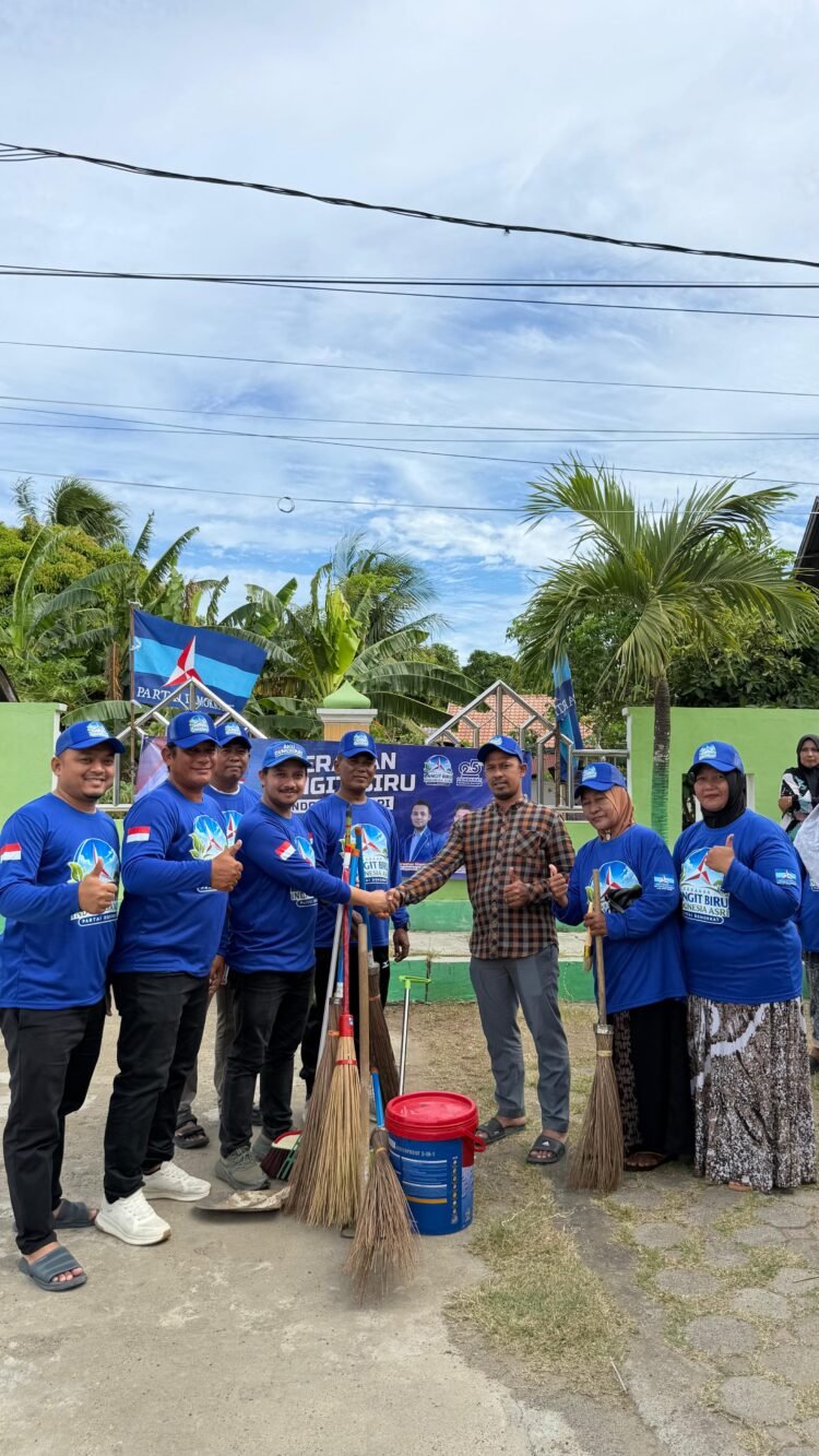 DPC Demokrat Aceh Besar Gelar Gerakan Langit Biru, Bersihkan Meunasah dan Tanam Pohon