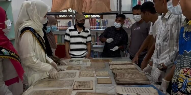 Generasi Muda Diperkenalkan dengan Naskah Aceh Kuno Koleksi Rizki Wahyudi