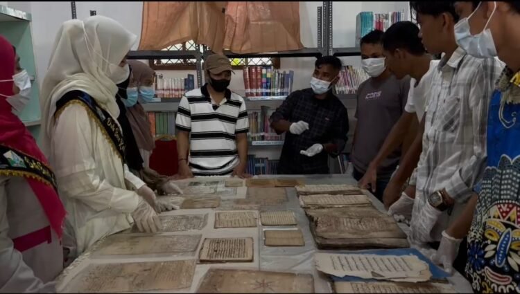Generasi Muda Diperkenalkan dengan Naskah Aceh Kuno Koleksi Rizki Wahyudi