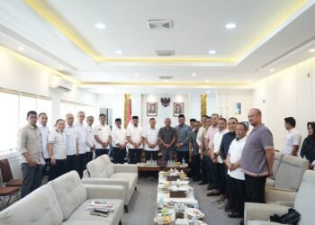 Wagub Aceh Dekfadh dan Pimpinan DPRA Bahas Percepatan Qanun APBA dan Stabilitas Sosial