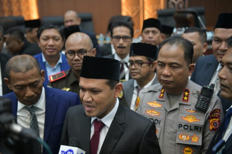 Dek Fadh Hadiri Rapat Paripurna DPRA, Sampaikan Tanggapan atas Pertanggungjawaban APBA 2025