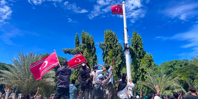 Bendera Bulan Bintang Kembali Dikibarkan di Aceh, Persoalan Simbolik yang Tak Kunjung Tuntas