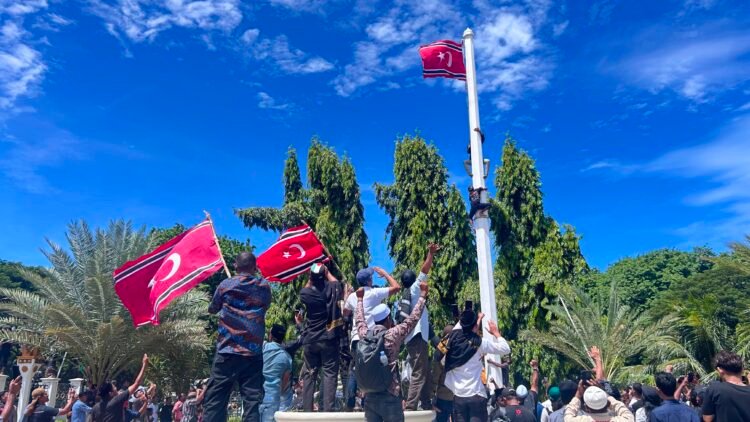 Bendera Bulan Bintang Kembali Dikibarkan di Aceh, Persoalan Simbolik yang Tak Kunjung Tuntas