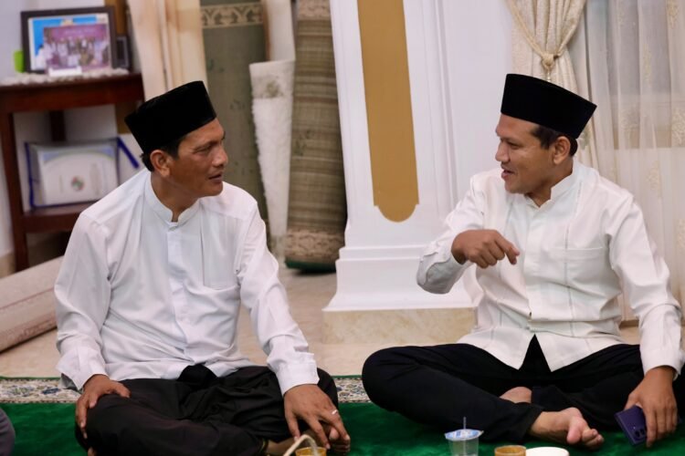 Wagub Aceh Fadlullah Silaturahmi dengan Waled Lapang