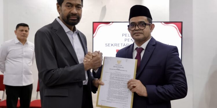 Mualem Lantik Taufik sebagai Penjabat Sekda Aceh di Medan