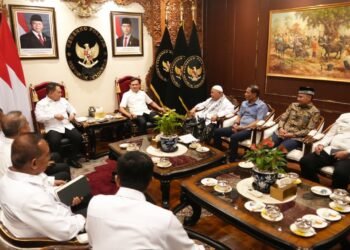 Dek Fadh Bersama Abu Paya Pasie dan Ketua DPRA, Temui Menko Polkam, Perkuat Sinergi untuk Aceh